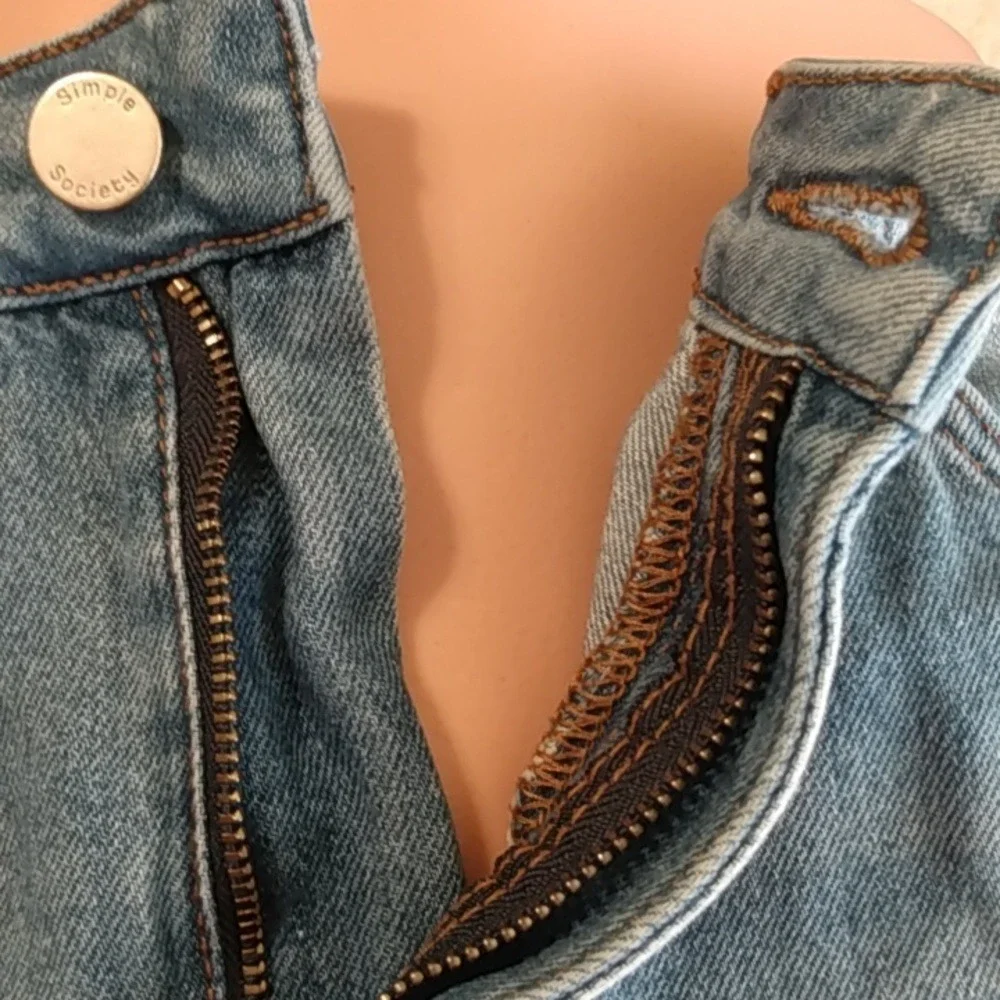 Simple Society Womens‎ Denim Distressed Ripped Blue Jean Shorts Size 17/33